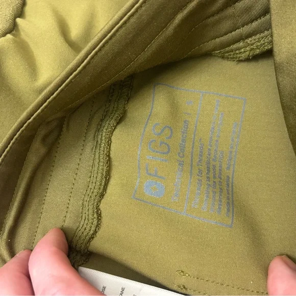 FIGE scrubs martini olive Zamora jogger high waisted scrub pants - Picture 4 of 5